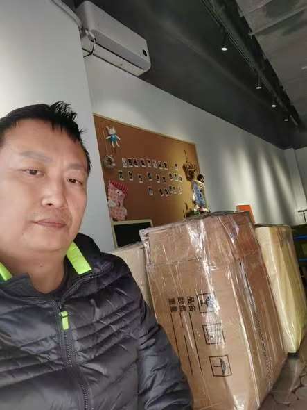 Sourcing agent completing China sample consolidation process