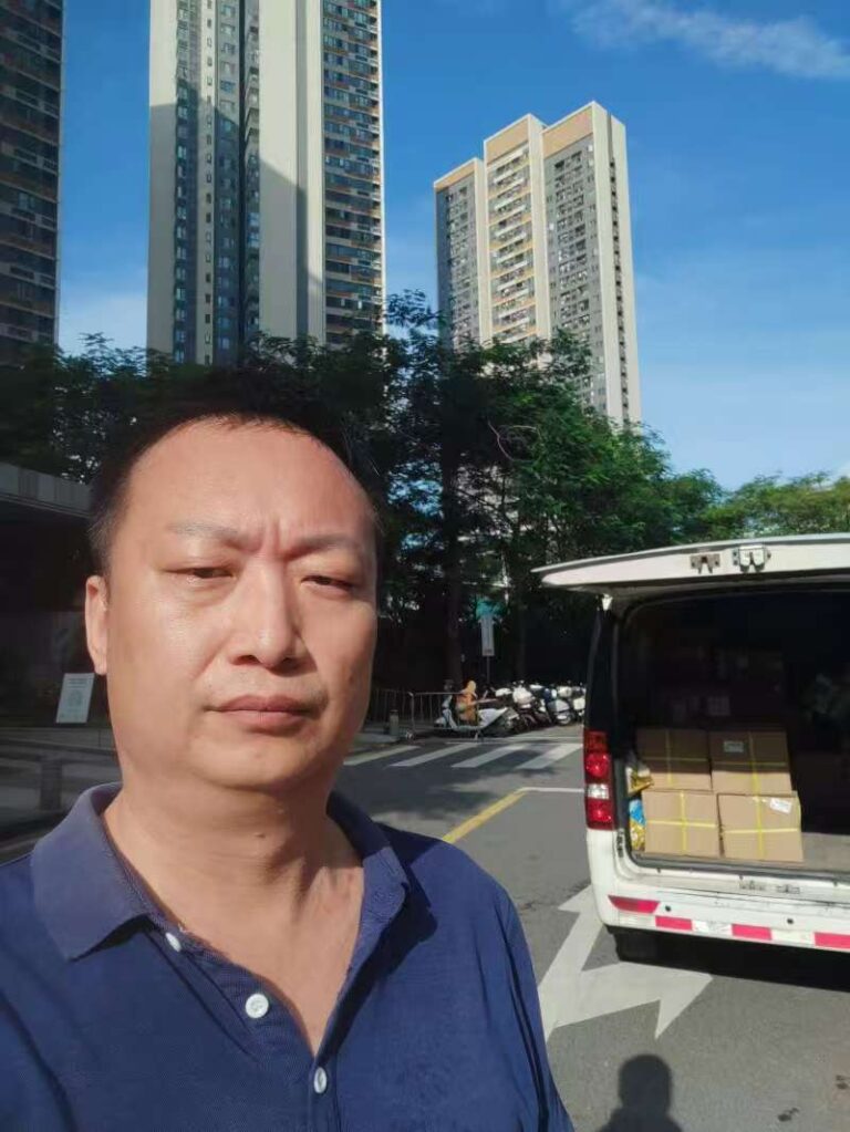 Sourcing agent managing order fulfillment China for e-commerce