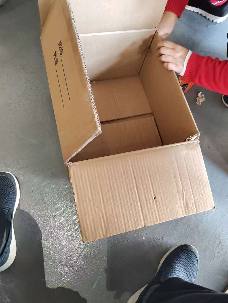 Assembling thick corrugated boxes for secure international shipping