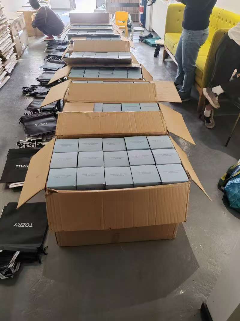 Organizing wholesale products in China warehouse before shipping
