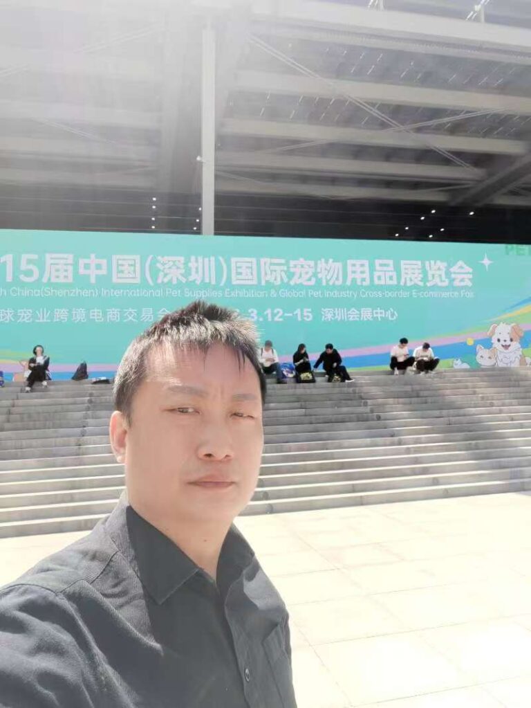 China sourcing agent meeting new pet product suppliers