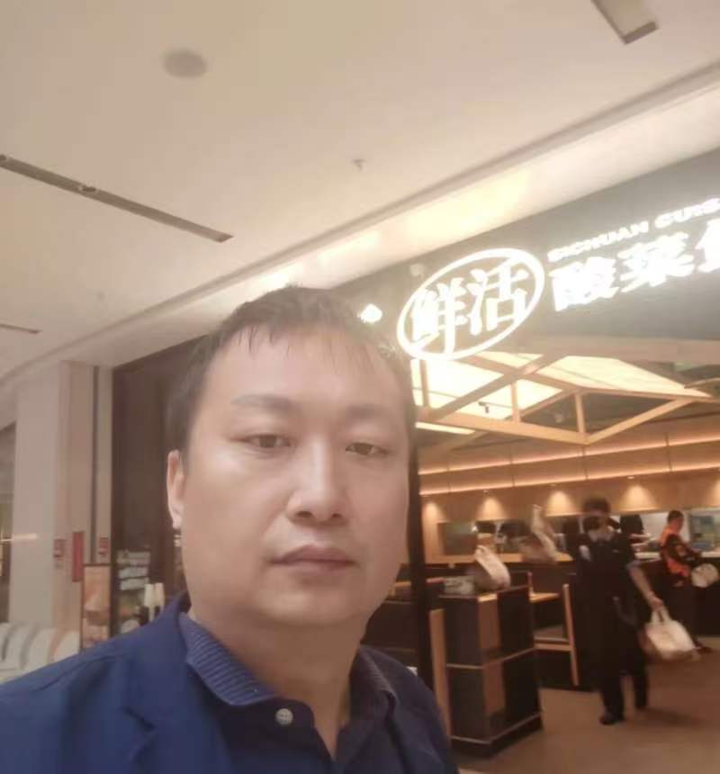 Meeting with China factory owner to discuss long-term business cooperation