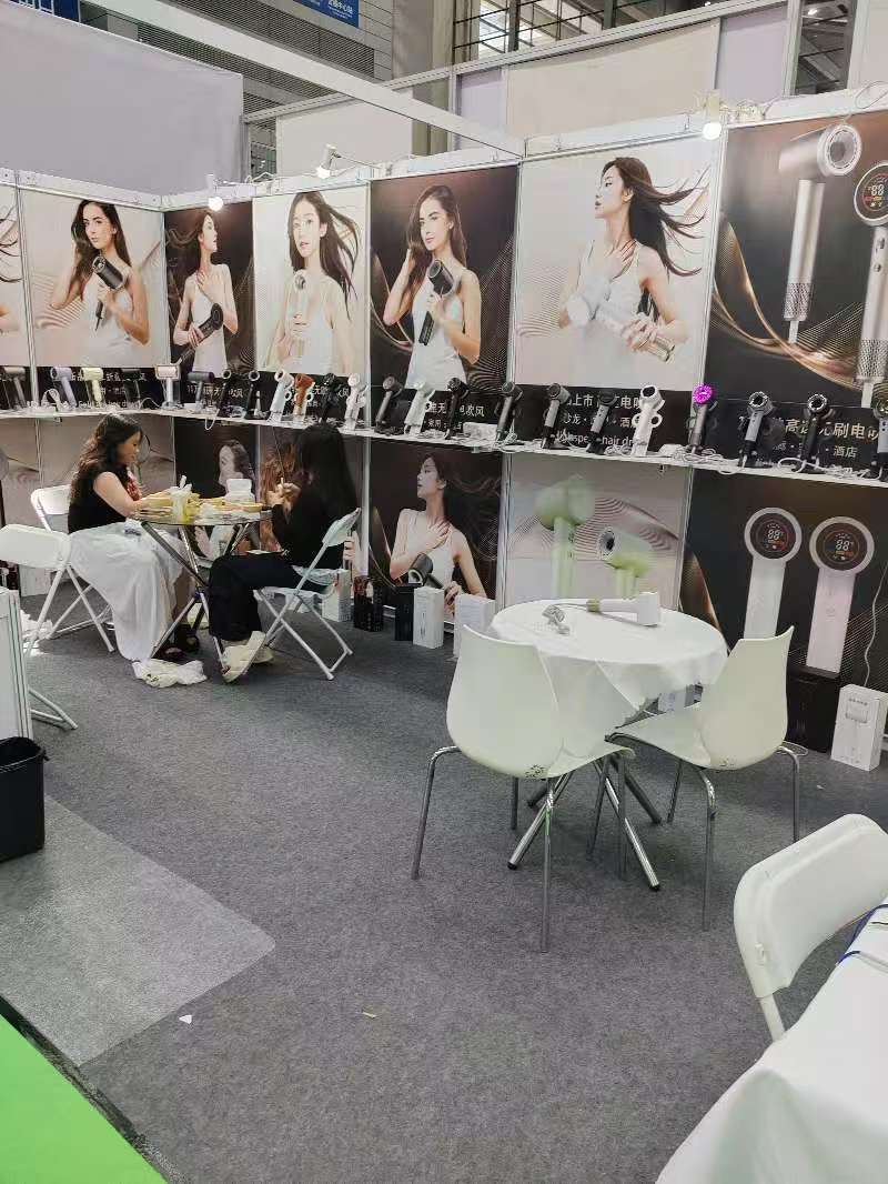 Sourcing personal care electronics at the Shenzhen tech expo