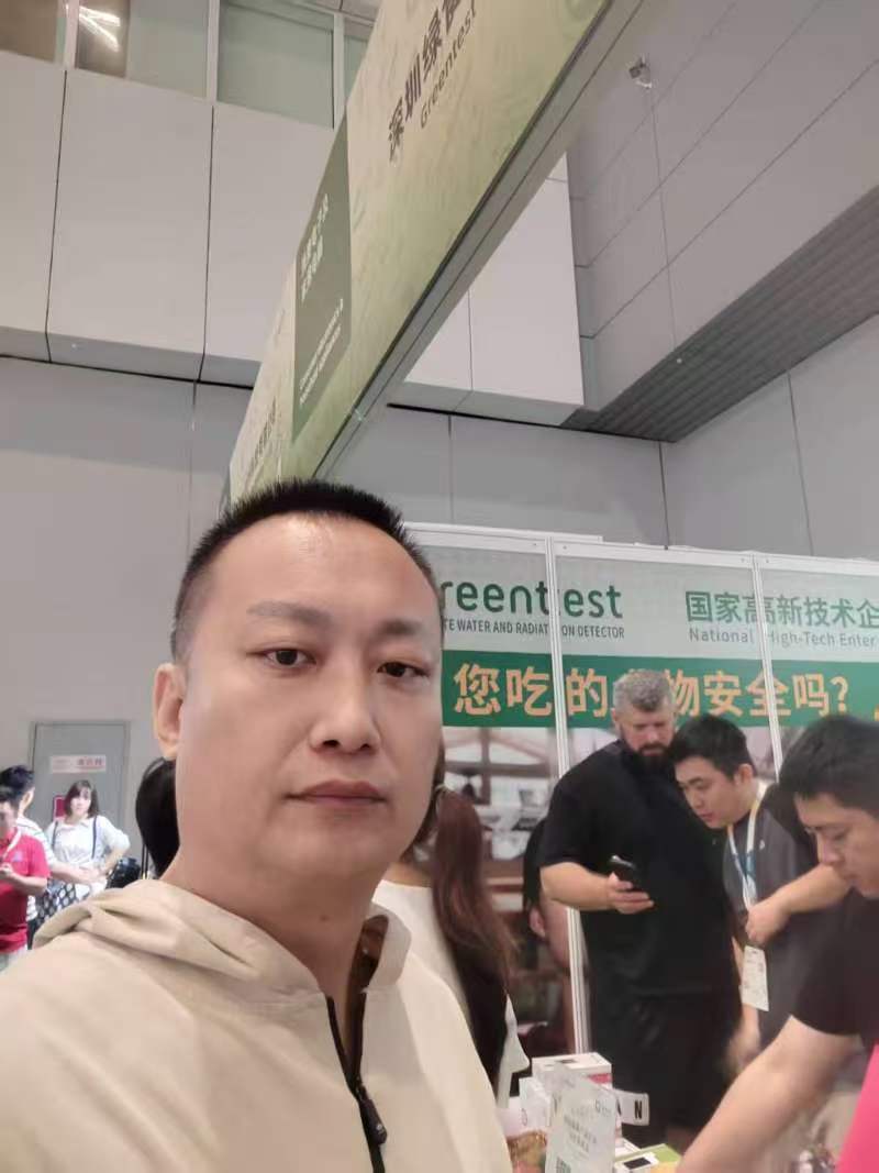 Checking electronics and appliance manufacturers inside the CCBEC Shenzhen Expo